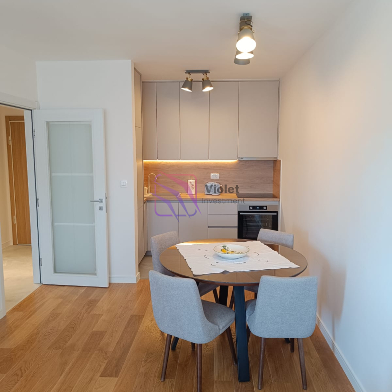 One-Bedroom Apartment – Central Point, 49 m²