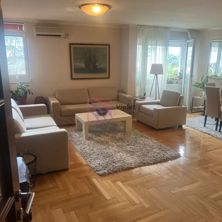 Three-bedroom apartment for sale – Block 5, near the Bazaar