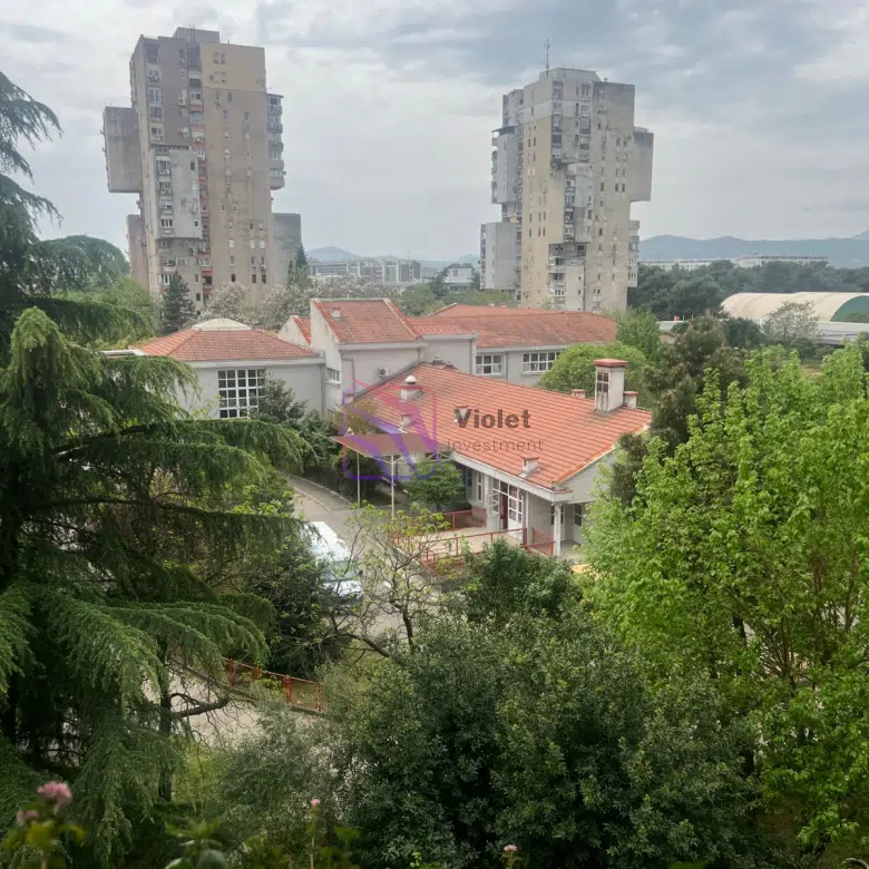 Three-bedroom apartment for sale – Block 5, near the Bazaar