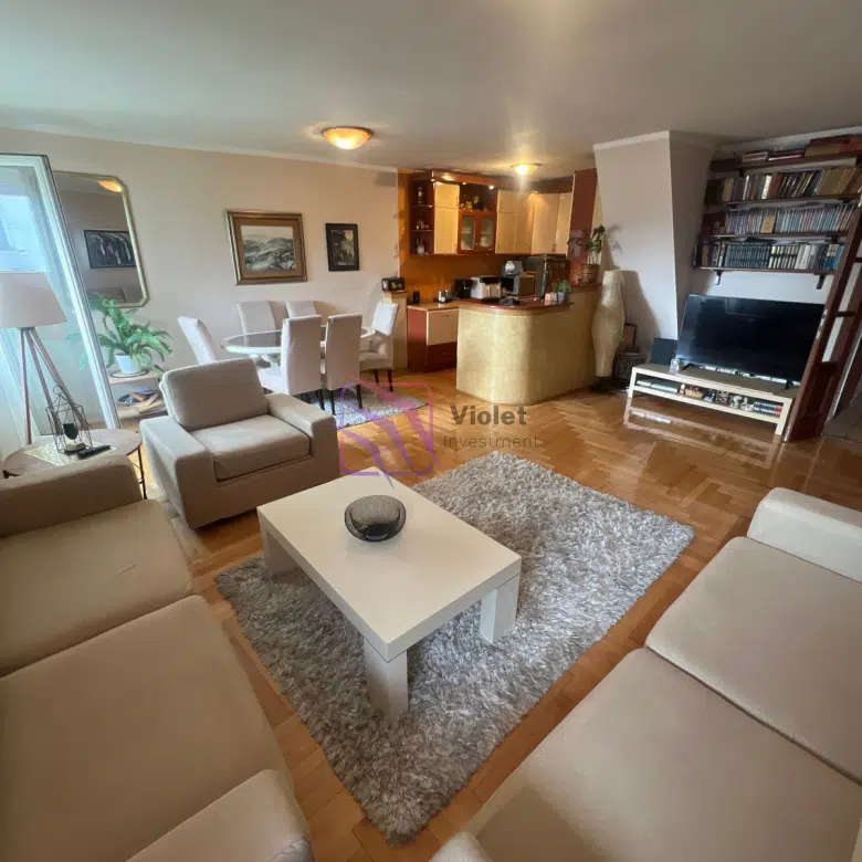 Three-bedroom apartment for sale – Block 5, near the Bazaar