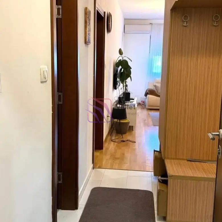 Furnished One-Bedroom Apartment 51m² – Zdravstvo Building, Tuski Put, Podgorica