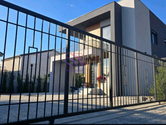 modern house for sale Tološi Podgorica, family home Podgorica 4 bedroom house, luxury house with yard Montenegro, real estate Tološi family property, modern villa Podgorica for sale,violet investment