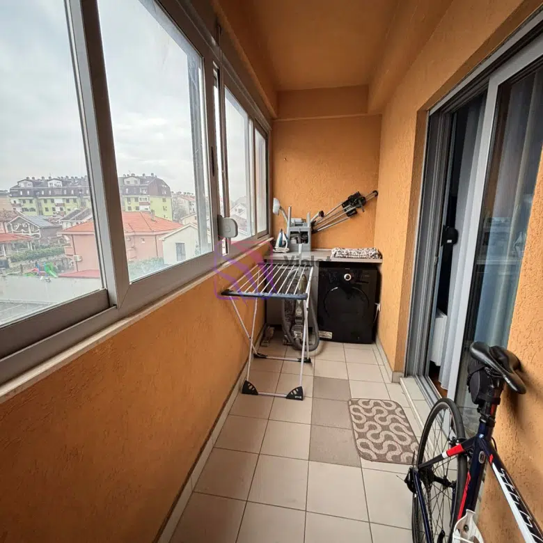Spacious Three-Bedroom Apartment with Private Parking and Custom-Made Furniture, Stari Aerodrom