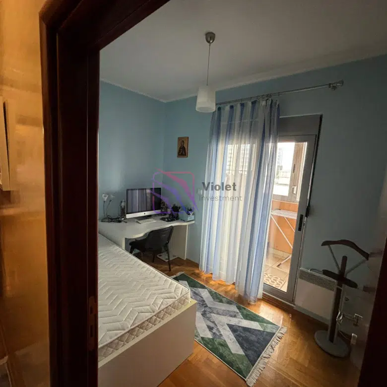 Spacious Three-Bedroom Apartment with Private Parking and Custom-Made Furniture, Stari Aerodrom