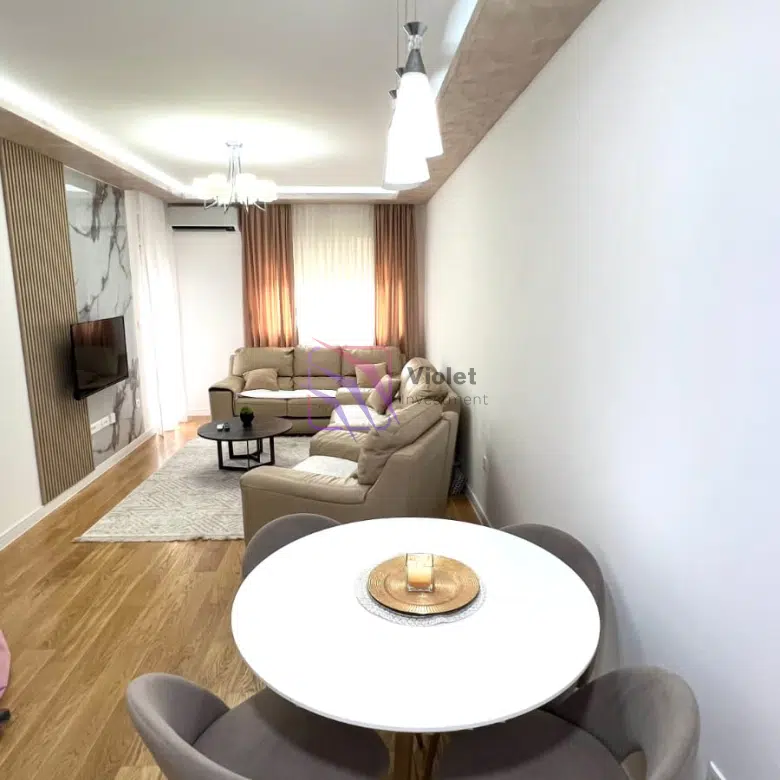 Luxury One-Bedroom Apartment – Central Point + Parking and Storage
