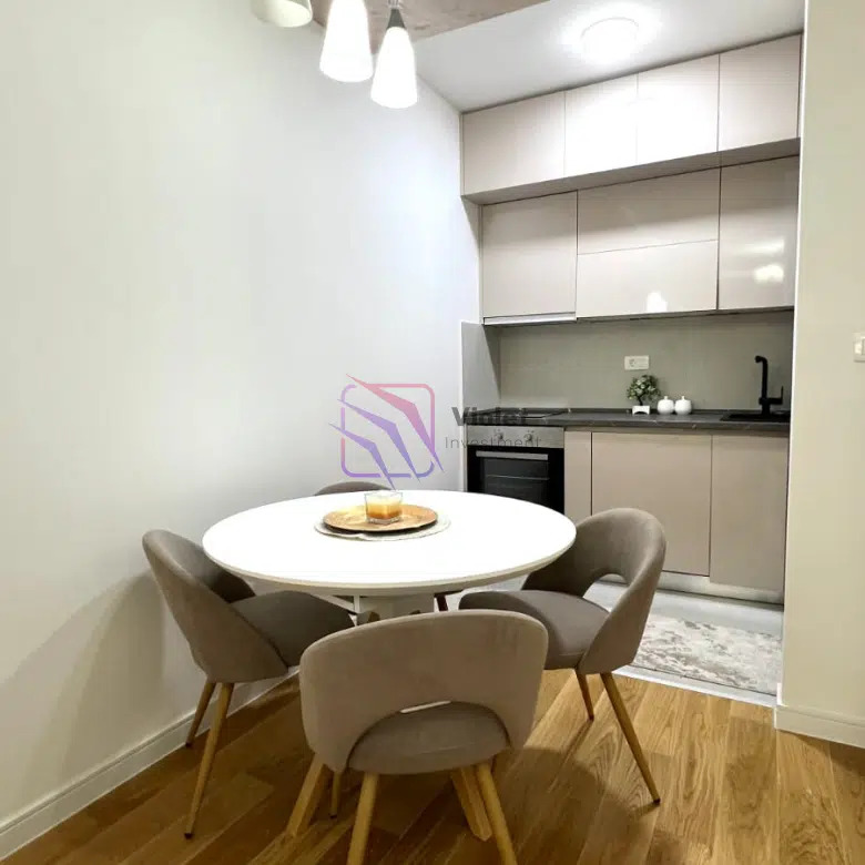 Luxury One-Bedroom Apartment – Central Point + Parking and Storage