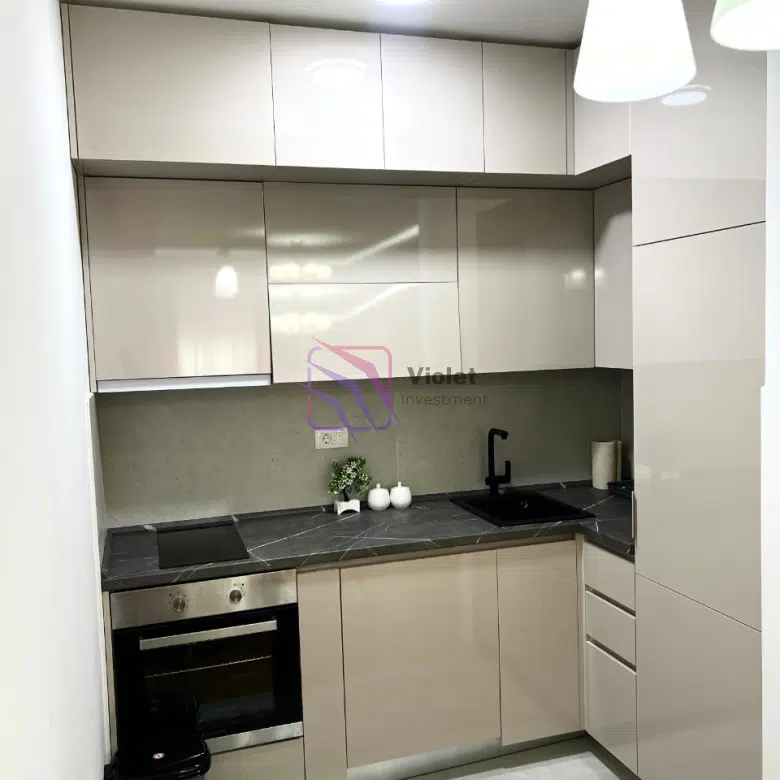 Luxury One-Bedroom Apartment – Central Point + Parking and Storage