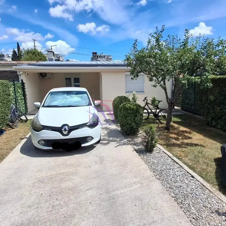 house for sale Podgorica family home, semi furnished house Podgorica parking, house near KCCG and Gintaš, secure family house Montenegro, Podgorica real estate house with yard and cameras,violet investment,zabjelo