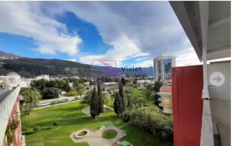 apartment for sale Budva center 3 bedroom 160m2, large apartment Budva Montenegro investment, real estate Budva central location property, family apartment Budva near beach, renovated apartment Budva Montenegro,violet investment