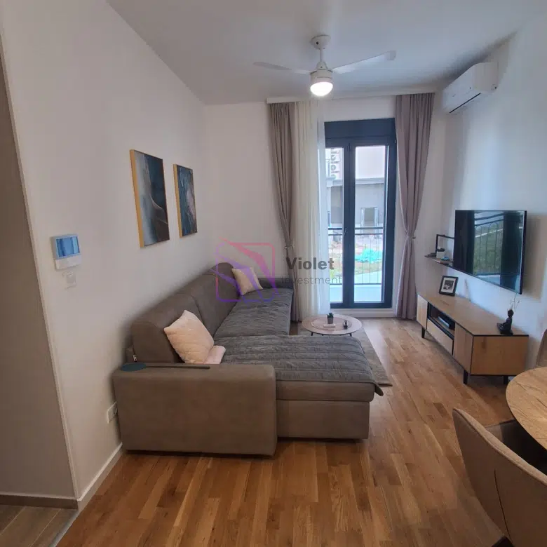Posh Residence – One-Bedroom Apartment, Modernly Furnished – Tološi