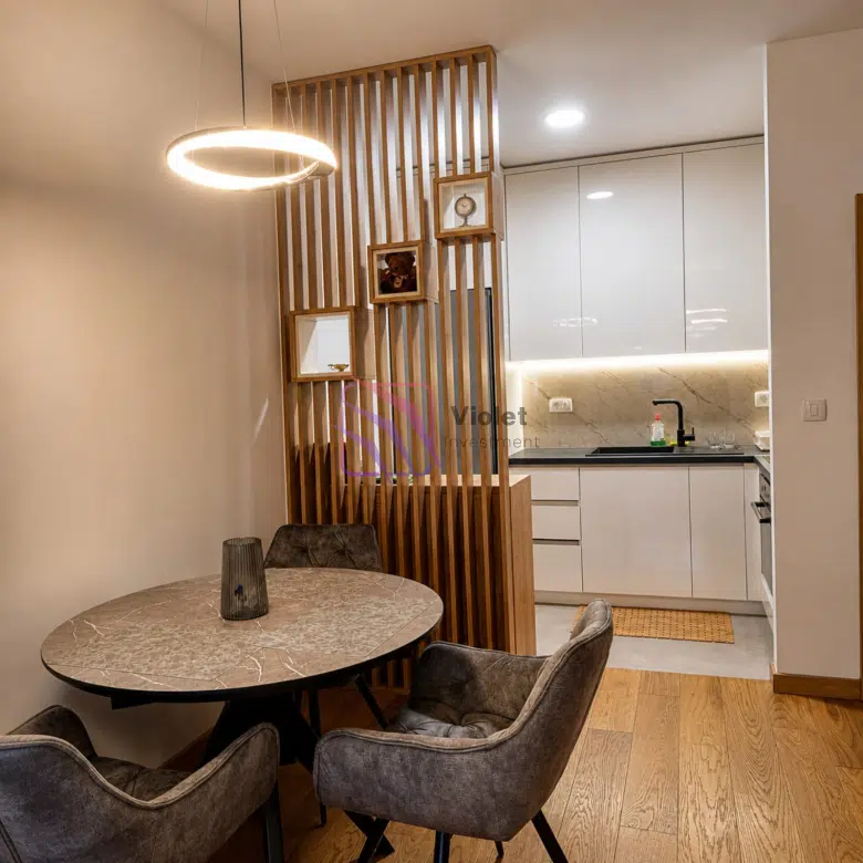 One-Bedroom Apartment with Garage Parking in New City