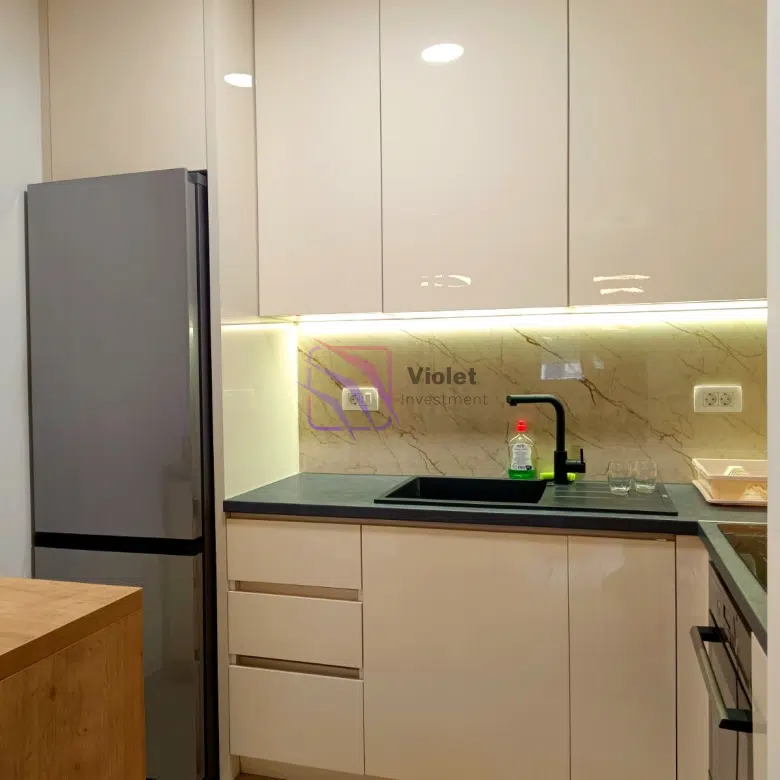 One-Bedroom Apartment with Garage Parking in New City