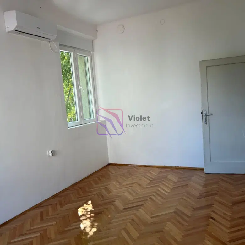 Podgorica, spacious apartment Montenegro, high ceiling apartment Podgorica, two bedroom apartment city center Podgorica, apartment near park Podgorica, investment property Montenegro, family apartment Podgorica, apartment with terrace Podgorica, city center real estate Montenegro,violet investment