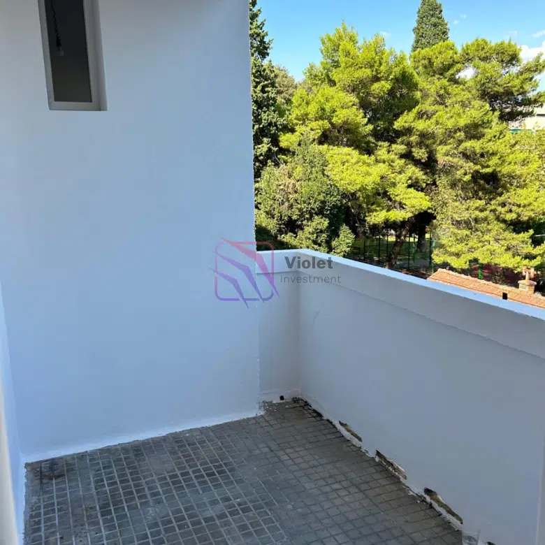 Podgorica, spacious apartment Montenegro, high ceiling apartment Podgorica, two bedroom apartment city center Podgorica, apartment near park Podgorica, investment property Montenegro, family apartment Podgorica, apartment with terrace Podgorica, city center real estate Montenegro,violet investment