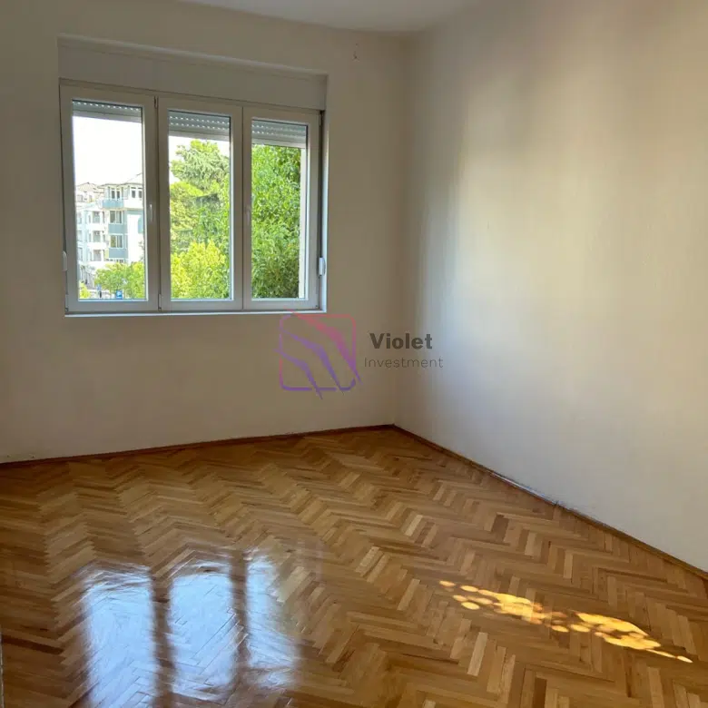 Podgorica, spacious apartment Montenegro, high ceiling apartment Podgorica, two bedroom apartment city center Podgorica, apartment near park Podgorica, investment property Montenegro, family apartment Podgorica, apartment with terrace Podgorica, city center real estate Montenegro,violet investment