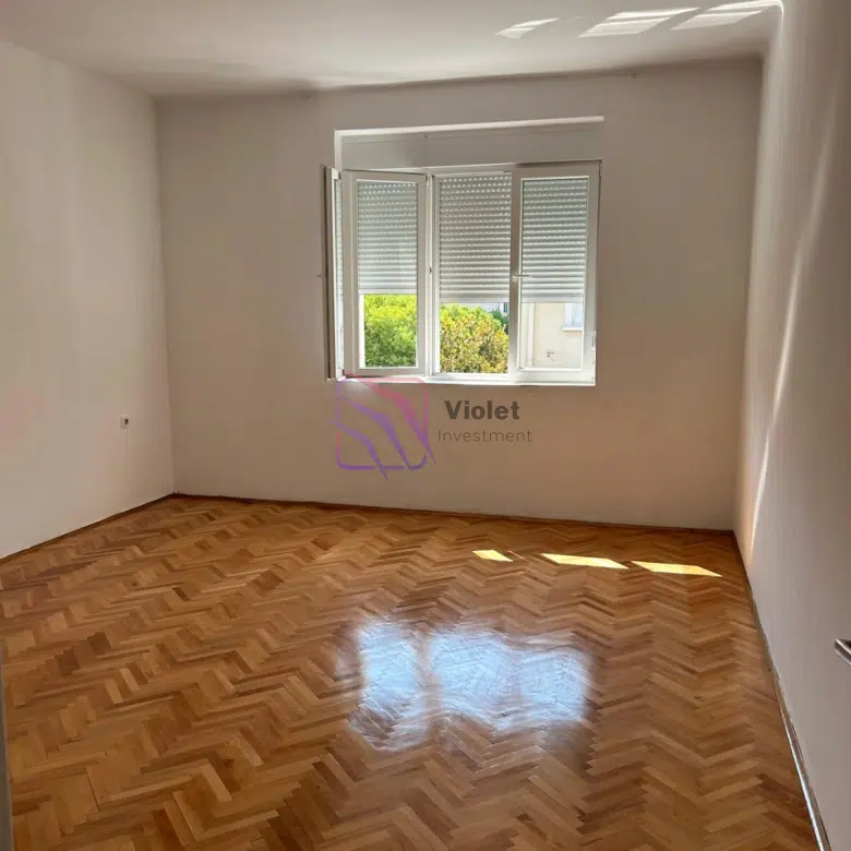Podgorica, spacious apartment Montenegro, high ceiling apartment Podgorica, two bedroom apartment city center Podgorica, apartment near park Podgorica, investment property Montenegro, family apartment Podgorica, apartment with terrace Podgorica, city center real estate Montenegro,violet investment