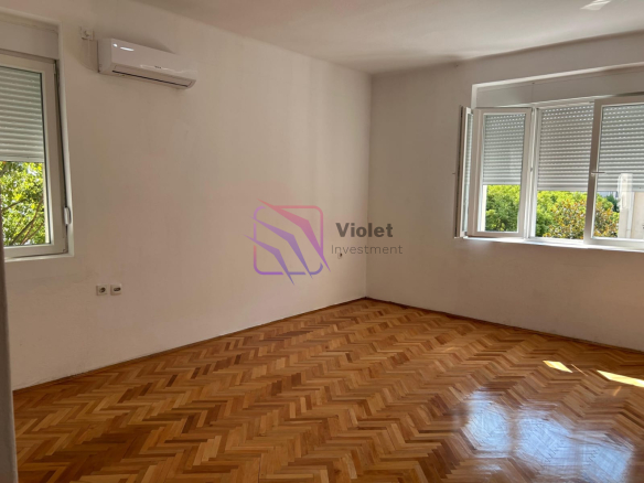 Podgorica, spacious apartment Montenegro, high ceiling apartment Podgorica, two bedroom apartment city center Podgorica, apartment near park Podgorica, investment property Montenegro, family apartment Podgorica, apartment with terrace Podgorica, city center real estate Montenegro,violet investment