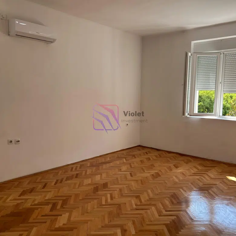 Podgorica, spacious apartment Montenegro, high ceiling apartment Podgorica, two bedroom apartment city center Podgorica, apartment near park Podgorica, investment property Montenegro, family apartment Podgorica, apartment with terrace Podgorica, city center real estate Montenegro,violet investment