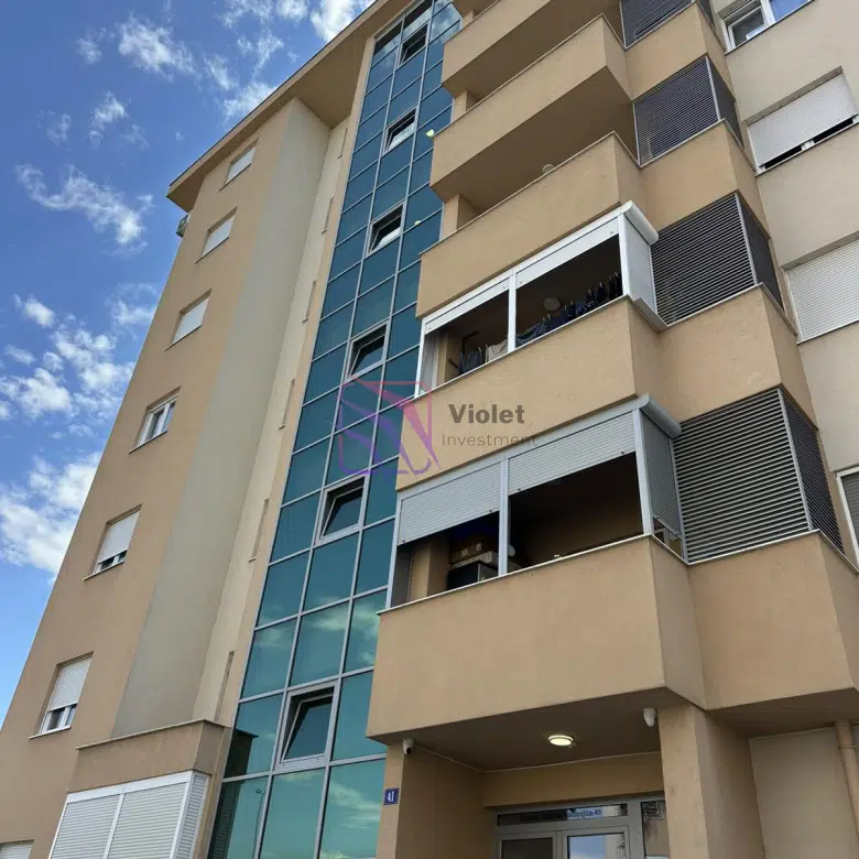 one bedroom apartment for sale Tuški Put Podgorica, furnished apartment Podgorica 48m2, new construction apartment Podgorica, investment property Tuški Put, apartment with parking Podgorica, modern apartment Montenegro, real estate Podgorica one bedroom apartment, move in ready apartment Podgorica,violet investment